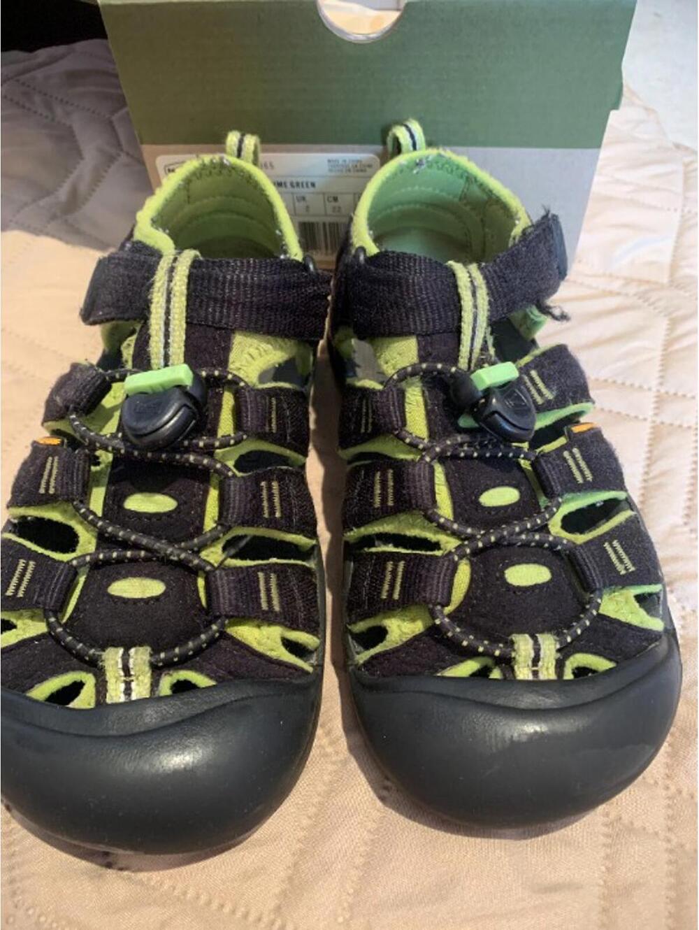 Keen Newport H2 Youth Closed-Toe Water Sandals Black/Lime Green US 3